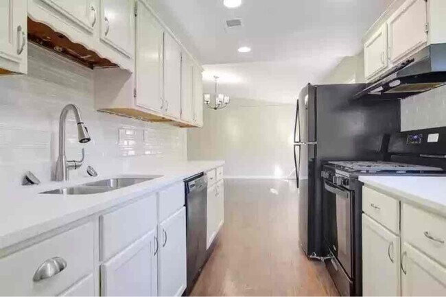 Building Photo - 210 Arrowhead Trail