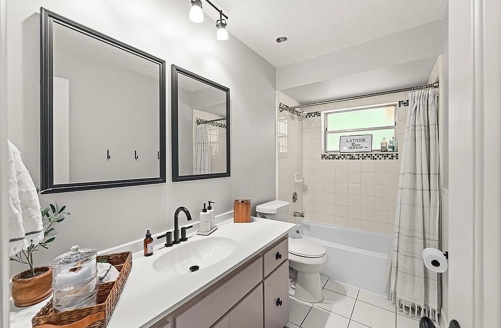 Building Photo - 9781 Lake Georgia Dr