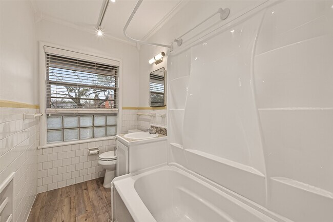 Building Photo - 2021 Southgate Blvd