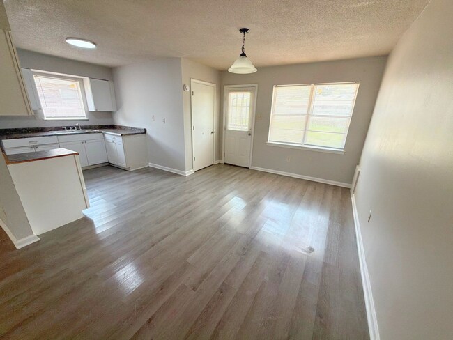 Building Photo - Newly Renovated Home In Whitehaven - Open To Section 8