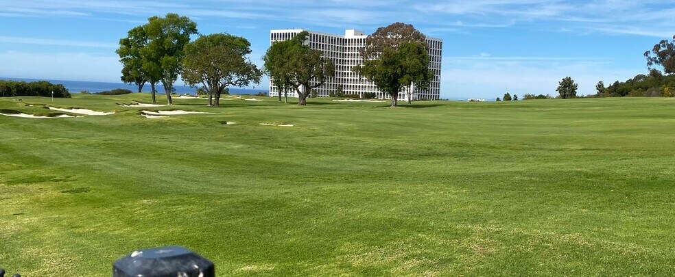 Building Photo - 1110 W Muirlands Dr