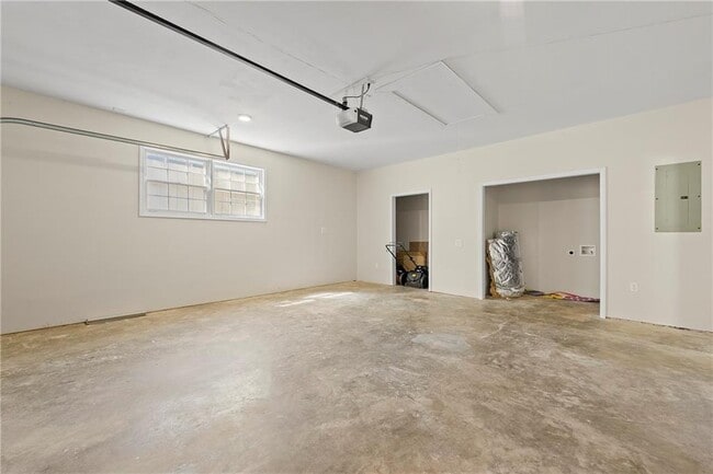 Building Photo - 4192 N Shallowford Rd