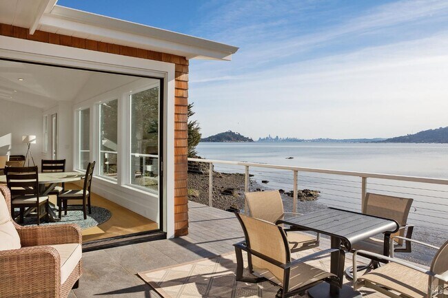 Building Photo - 386 Greenwood Beach Rd