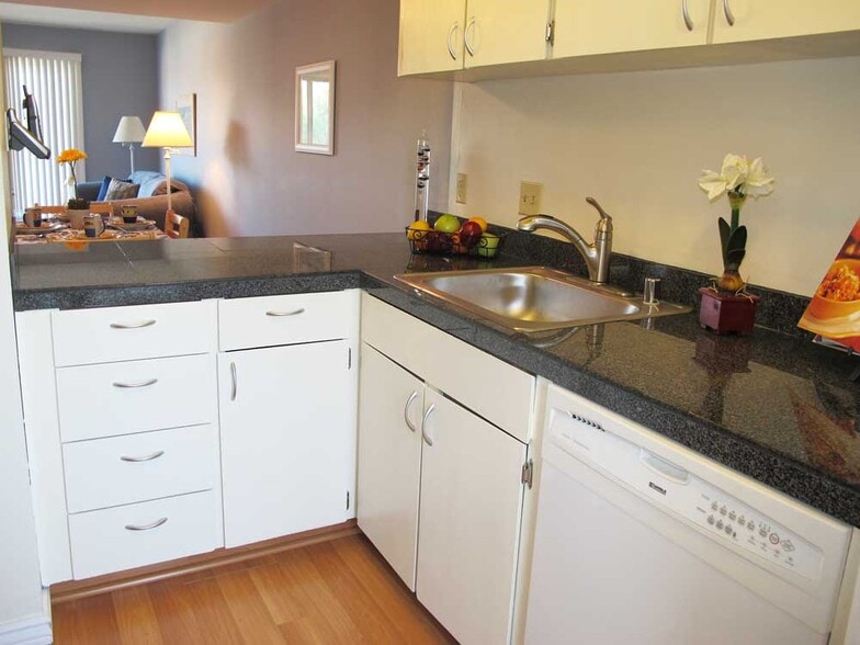 Kitchen - 3405 Norton Way