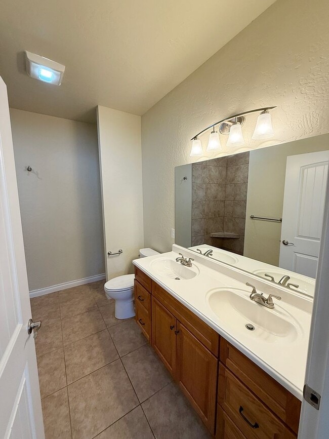 Building Photo - Sigle Family in East Valley