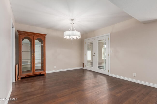 Building Photo - 481 W Half Moon Way