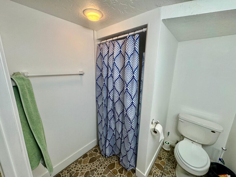 Building Photo - 1509 Foothill Dr