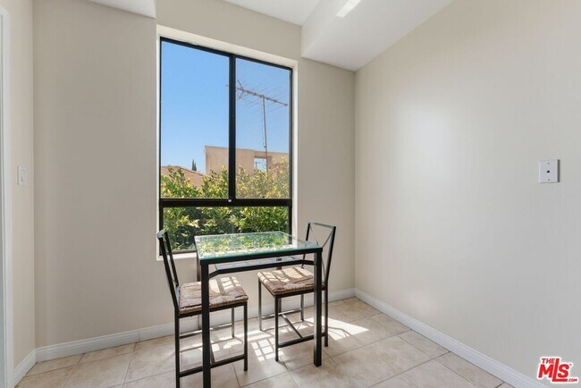 Building Photo - 1315 S Roxbury Dr