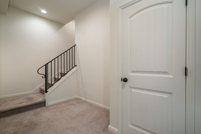 Building Photo - 4920 SW Slavin Rd