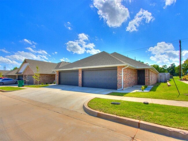Primary Photo - 616 Maleah Pl