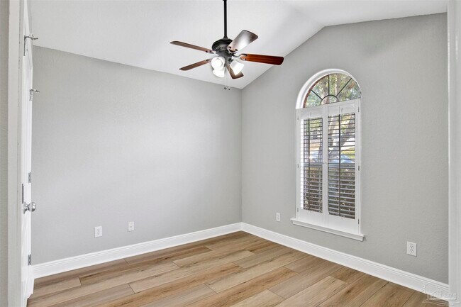 Building Photo - 5837 Creek Station Dr