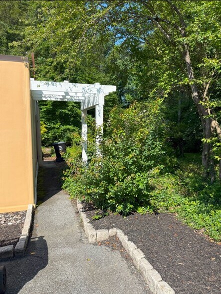 Side Walkway - 1013 Overbrook Rd