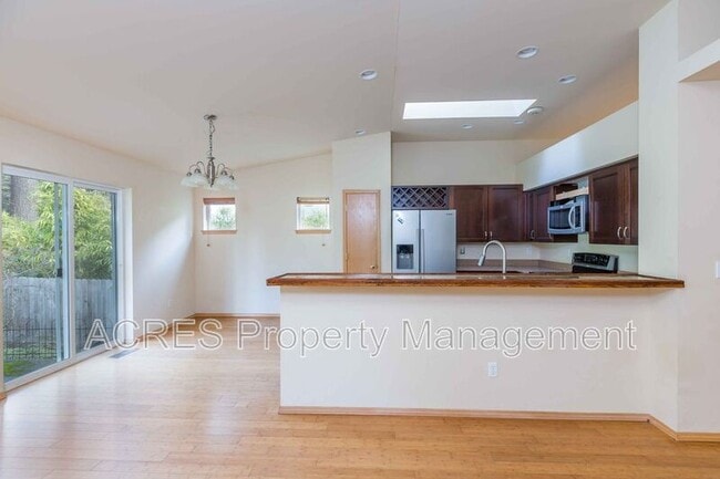 Building Photo - 620 S 192nd Pl