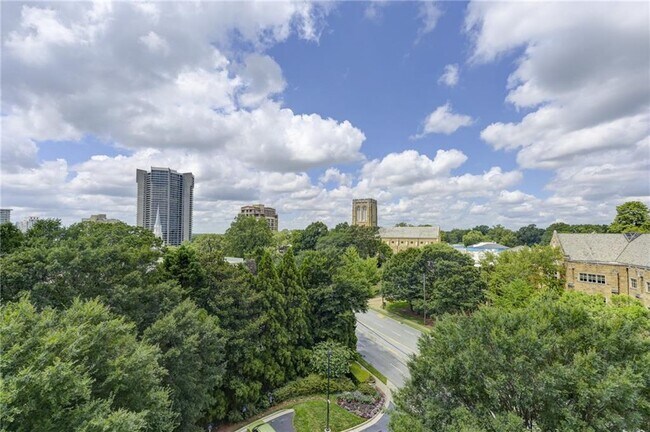 Building Photo - 2795 Peachtree Rd NE