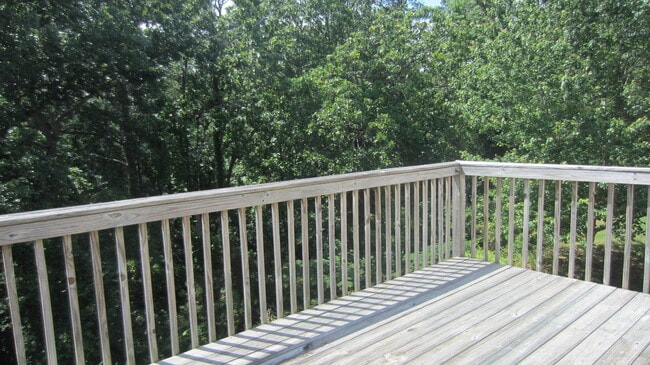 Building Photo - MOVE IN TODAY!  Large 4 bed 2 bath with bo...