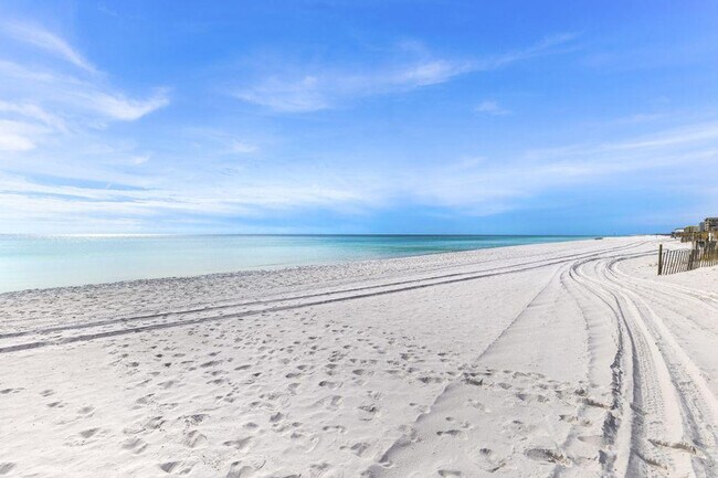 Building Photo - 667 Nautilus Ct