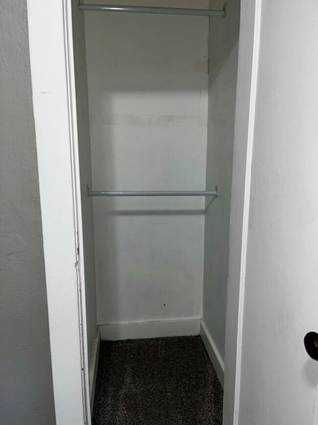 Building Photo - 2 Bed 1 Bath Unit Available in Perry Distr...