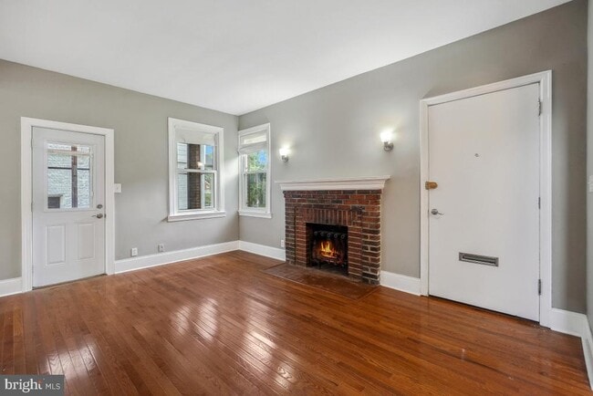 Building Photo - 2615 Otis St NE