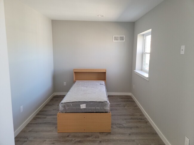 Building Photo - 2953 Edgley St