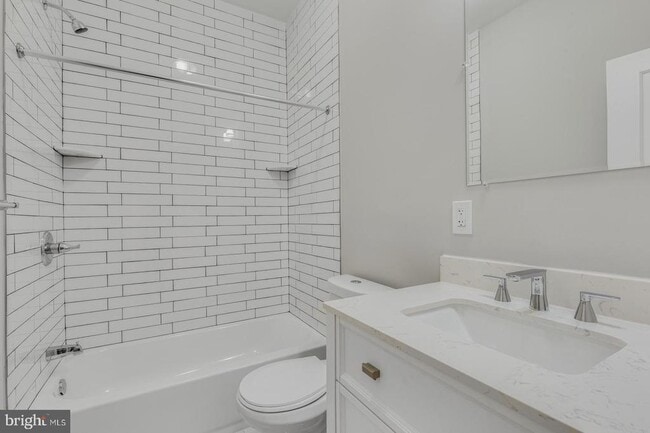 Building Photo - 410 Diamond St