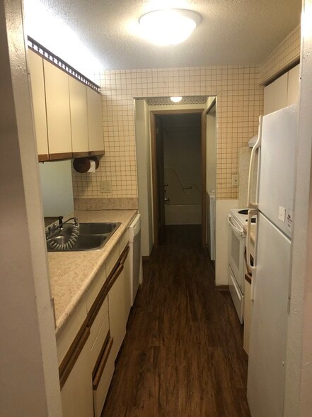 Building Photo - 906 Benton Dr