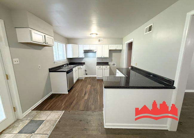 Building Photo - 1545 Duke Rd