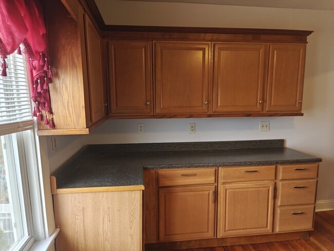 Building Photo - 452 Osborn St