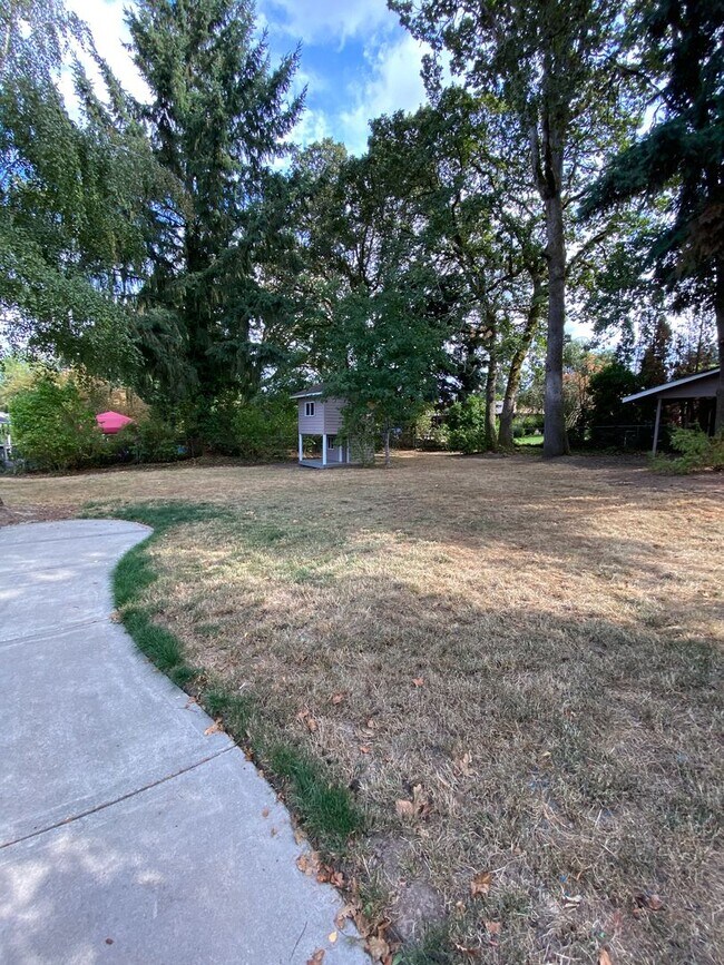 Building Photo - Stylish & Spacious 3-Bedroom Home in SE Sa...