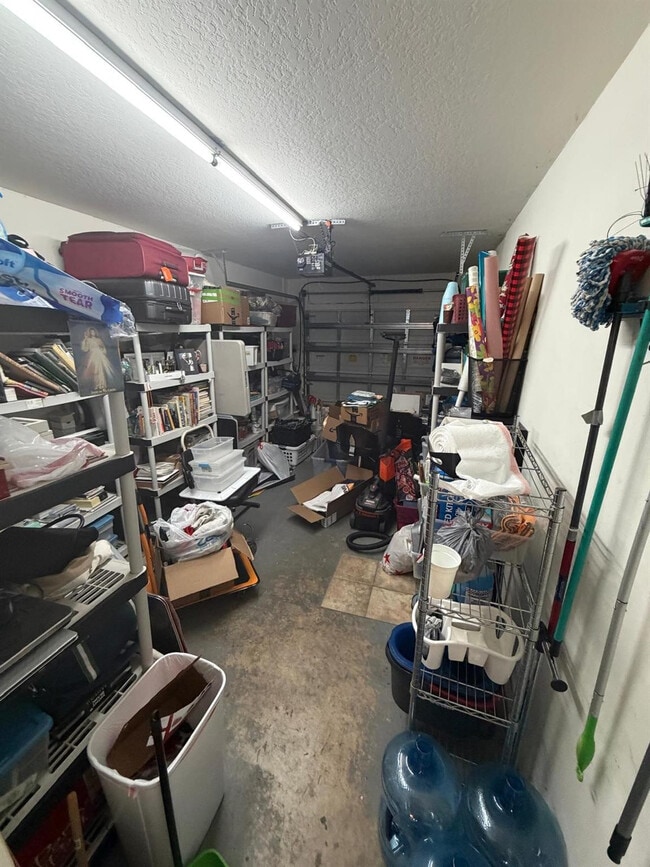 Building Photo - 7401 Palomino Dr