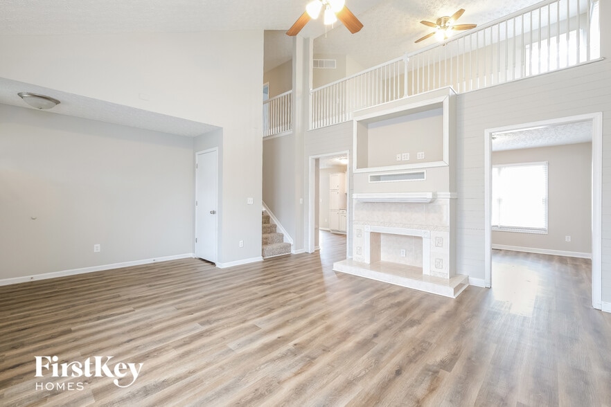 Building Photo - 2613 Fernwood Ave