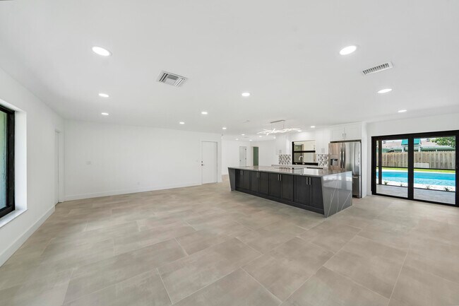 Building Photo - 11758 Banyan St