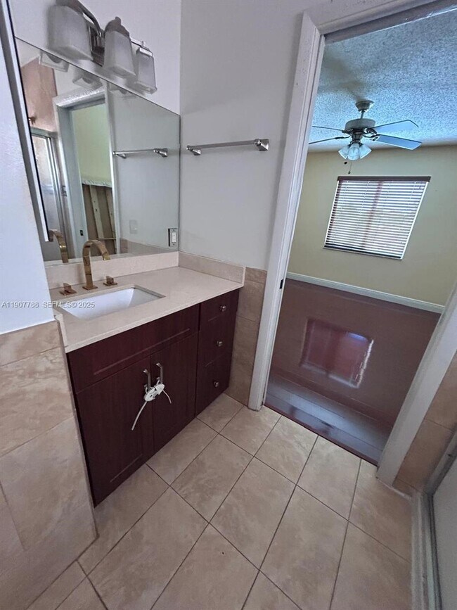 Building Photo - 10934 SW 146th Ave