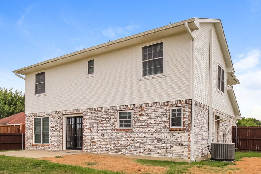 Building Photo - 3355 Brooke St