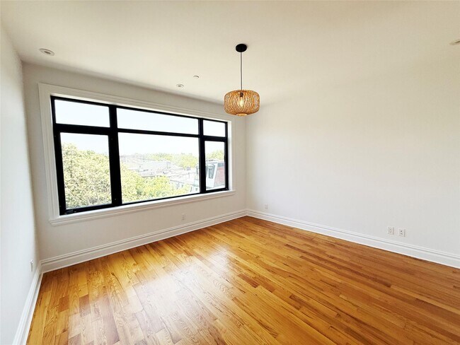 Building Photo - 333 Tompkins Ave