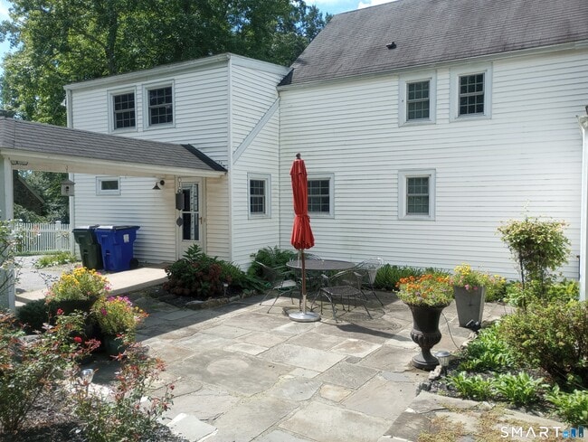 Building Photo - 14 Stonybrook Rd