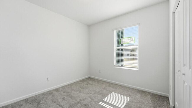 Building Photo - 10761 NW Everbreeze Dr