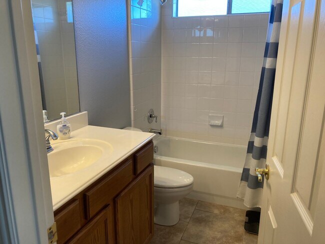 Building Photo - 2 Bedroom - 2 Bath in Robson Ranch