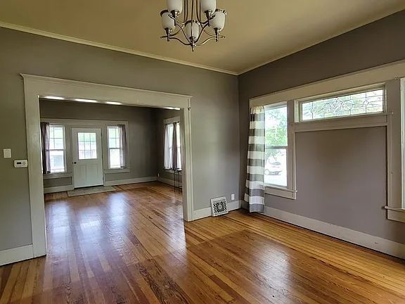 Building Photo - "Spacious 5-Bedroom Retreat with Fireplace Charm on S Broadway!"