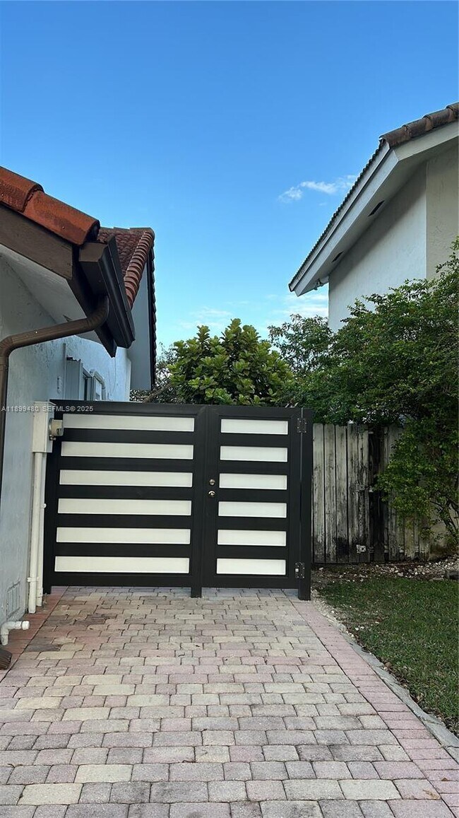 Building Photo - 10753 SW 142nd Ct