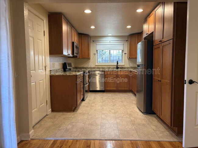 Building Photo - 3183 Vaughn St