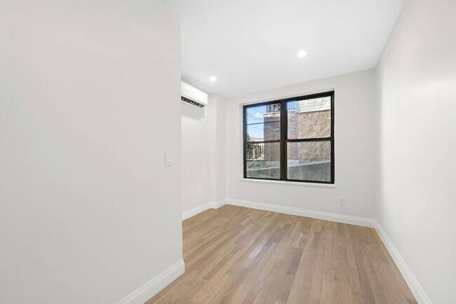 Building Photo - 346 Liberty Ave