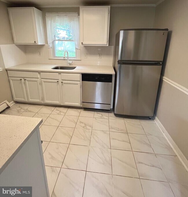 Building Photo - 13225 Hawthorn Ln