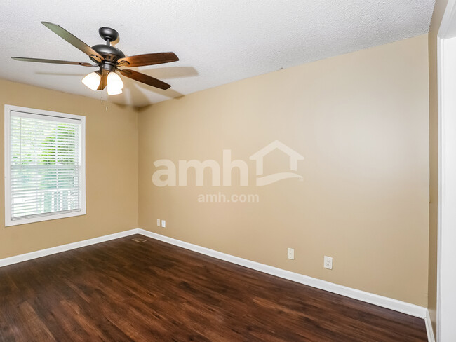 Building Photo - 1402 Addison Dr
