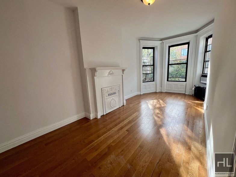 Building Photo - 3BR 2BA Bedstuy Townhouse Original Details & Modern Updates