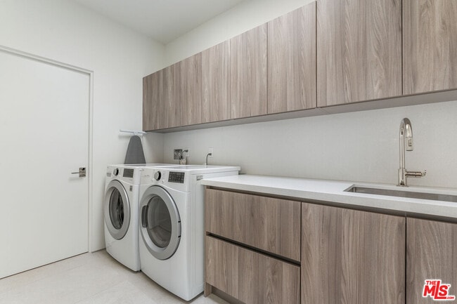 Building Photo - 2189 Summitridge Dr