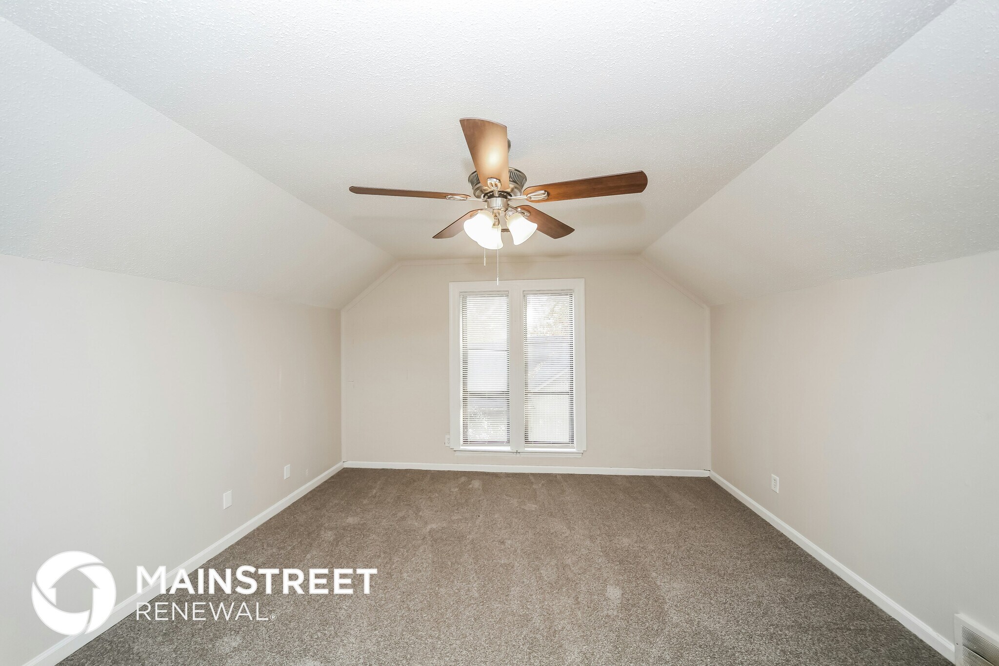 Building Photo - 3453 Cloudland Dr