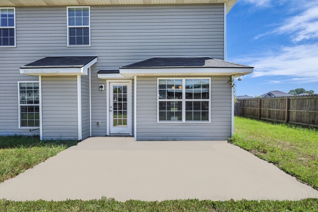 Building Photo - 721 Highgrove Ct