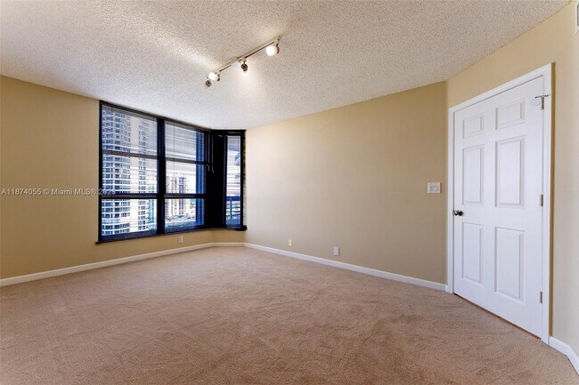 Building Photo - 3530 Mystic Pointe Dr