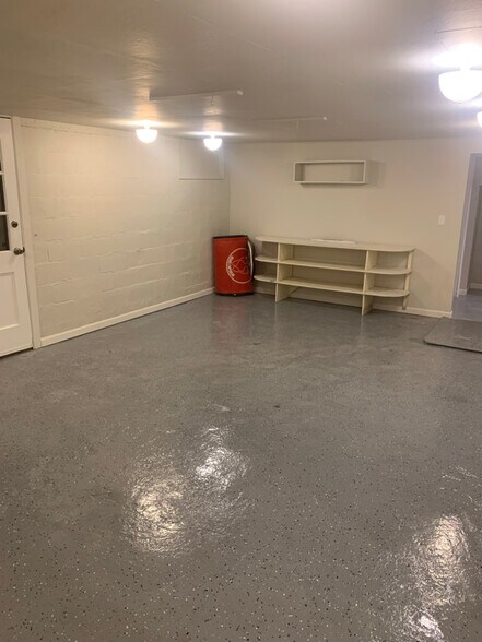 Building Photo - 205 Stull Ct