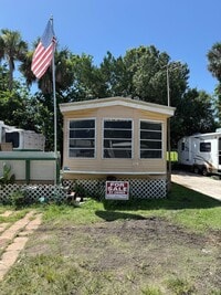 Building Photo - 622 N Beach St